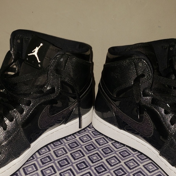 Shoes - Picture 4 of 8